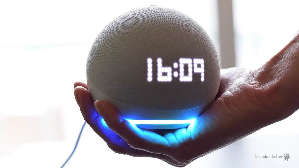 Amazon Echo Dot 5 con reloj, análisis: sonido mejorado, pantalla LED y un precio difícil de igualar